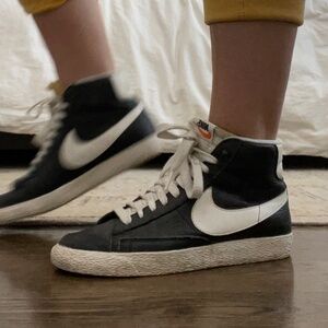 Nike women's Court Royale Retro